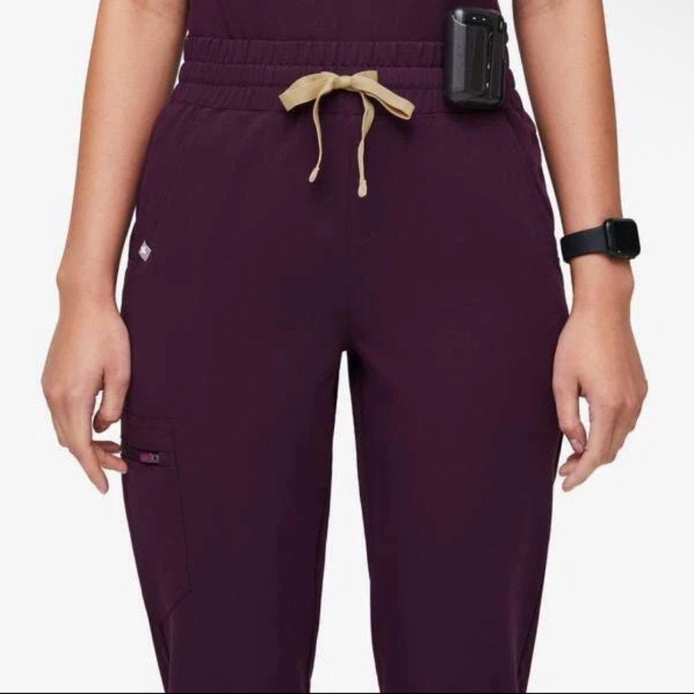 EUC Women's Deep Purple Zamora High Waisted Scrub Pants
Sz XS Figs